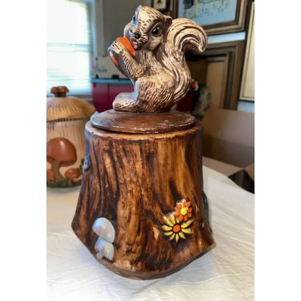 Vintage California Originals Ceramic Squirrel on a Tree Stump Cookie Jar